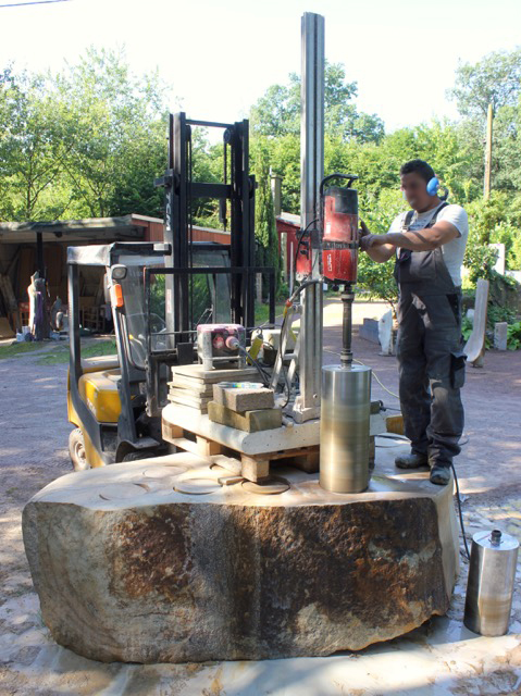 Bearbeitung des Natursteins