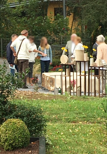 Erinnerungsstücke und Urne zum Lithobarium